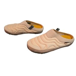 Teva ReEmber Slip-On Mules – Women’s 12 / Men’s 10 – Beige – Great Condition